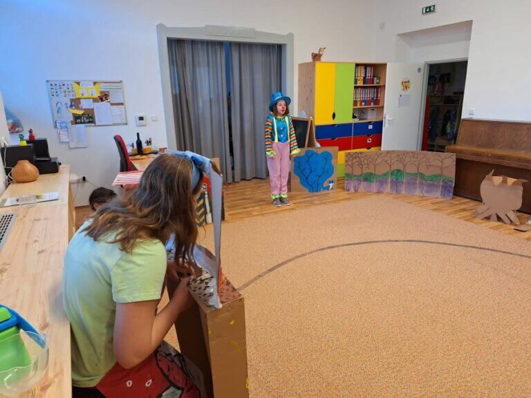 Páťáci zahráli divadelní představení dětem v MŠ