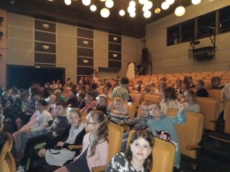 Divadelní vystoupení „Zlatovláska“ v Divadle Lampion