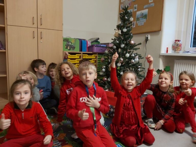 Den osmý – den červený