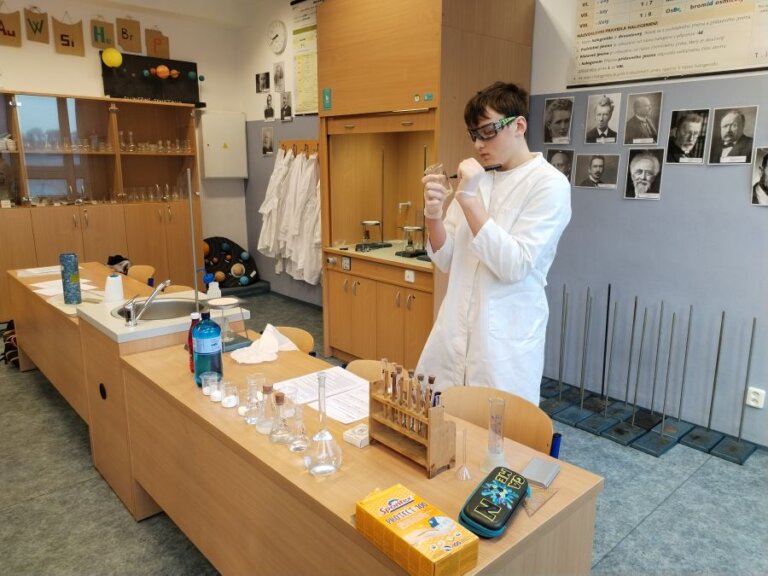 Chemická olympiáda – postup do okresního kola