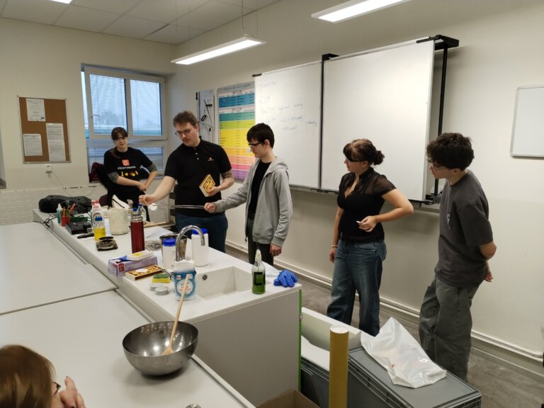 Hodiny moderní chemie